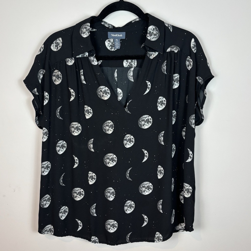 ModCloth Moon Phases Black Short Sleeve Blouse Women's XL Witchy Celestial Goth